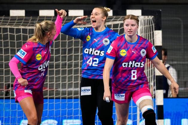 Krefeld Handball Women International Germany Netherlands from left Jenny Behrend Germany , Goalkeeper Katharina Filter Germany , Nina Engel Germany Cheering Joy Emotion Krefeld Yayla Arena Germany