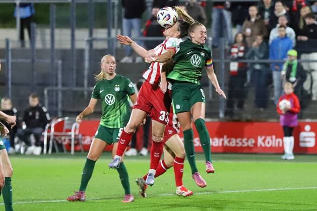 21 09 2025, xsscx, Frauen Fuï¬ball, 1 FC Koeln VfL Wolfsburg, 1 Fuï¬ball Bundesliga, 3 Spieltag, Franz Kremer Stadion, Saison 2025 2026 Marina Hegering 1 FC Koeln 33 im Zweikampf gegen Janina Minge VfL Wolfsburg 6 DFB regulations prohibit any use of photographs as image sequences and or quasi video Nordrhein Westfalen Germany