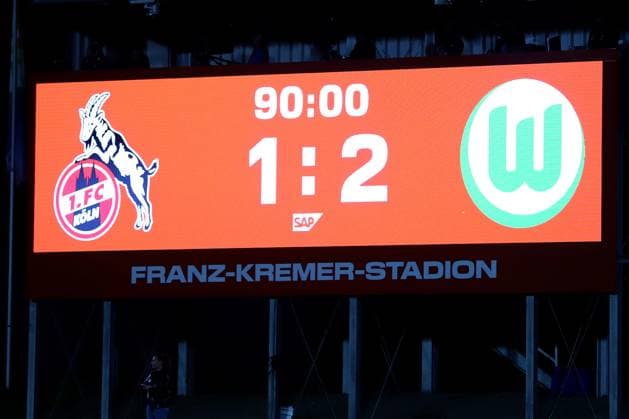 21 09 2025, xsscx, Frauen Fuï¬ball, 1 FC Koeln VfL Wolfsburg, 1 Fuï¬ball Bundesliga, 3 Spieltag, Franz Kremer Stadion, Saison 2025 2026 Anzeigetafen zum 1 2 Endstand fï¬r den VfL Wolfsburg DFB regulations prohibit any use of photographs as image sequences and or quasi video Nordrhein Westfalen Deutschland Nordrhein Westfalen Germany