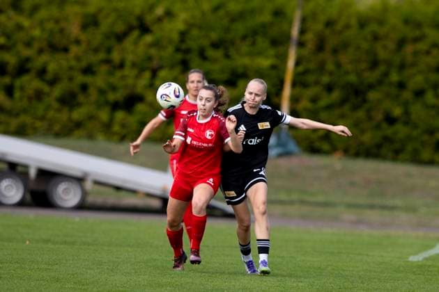 Regionalliga Nordost Frauen 1 FFV Erfurt vs 1 FC Union Berlin II 21 09 2025 Jasmin Sautter 4 1 FFV Erfurt vs Lucia Schwoche 21 1 FC Union Berlin II Regionalliga Nordost Frauen 1 FFV Erfurt vs 1 FC Union Berlin II Sportforum Johannesplatz Erfurt 21 09 2025 Copyright: xBEAUTIFULxSPORTS Duehringx