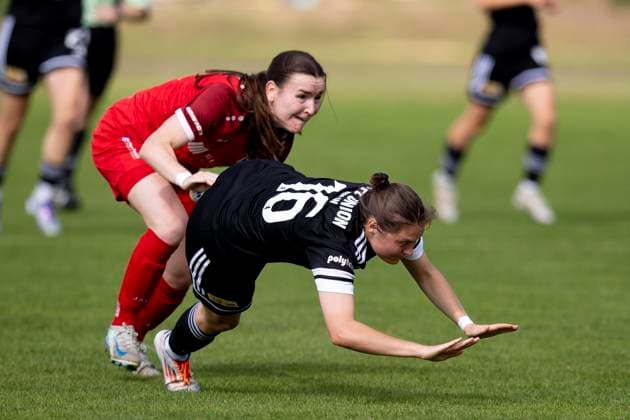 Regionalliga Nordost Frauen 1 FFV Erfurt vs 1 FC Union Berlin II 21 09 2025 Lena Worsch 16 1 FC Union Berlin II vs Lea Schrenk 19 1 FFV Erfurt Regionalliga Nordost Frauen 1 FFV Erfurt vs 1 FC Union Berlin II Sportforum Johannesplatz Erfurt 21 09 2025 Copyright: xBEAUTIFULxSPORTS Duehringx