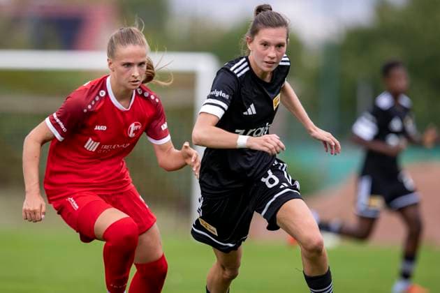 Regionalliga Nordost Frauen 1 FFV Erfurt vs 1 FC Union Berlin II 21 09 2025 Neele Gast 11 1 FFV Erfurt vs Louisa Kähler 8 1 FC Union Berlin II Regionalliga Nordost Frauen 1 FFV Erfurt vs 1 FC Union Berlin II Sportforum Johannesplatz Erfurt 21 09 2025 Copyright: xBEAUTIFULxSPORTS Duehringx