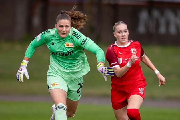 Regionalliga Nordost Frauen 1 FFV Erfurt vs 1 FC Union Berlin II 21 09 2025 Nadine Katja Böhi 28 1 FC Union Berlin II vs Maja Felicitas Bauerschmidt 10 1 FFV Erfurt Regionalliga Nordost Frauen 1 FFV Erfurt vs 1 FC Union Berlin II Sportforum Johannesplatz Erfurt 21 09 2025 Copyright: xBEAUTIFULxSPORTS Duehringx