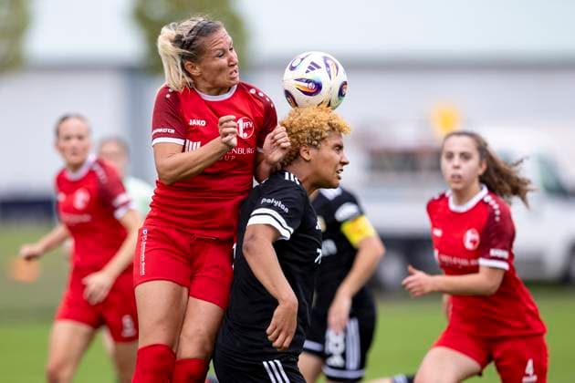 Regionalliga Nordost Frauen 1 FFV Erfurt vs 1 FC Union Berlin II 21 09 2025 Carla Jenete Okoro 9 1 FC Union Berlin II vs Mandy Uhl 18 1 FFV Erfurt Regionalliga Nordost Frauen 1 FFV Erfurt vs 1 FC Union Berlin II Sportforum Johannesplatz Erfurt 21 09 2025 Copyright: xBEAUTIFULxSPORTS Duehringx