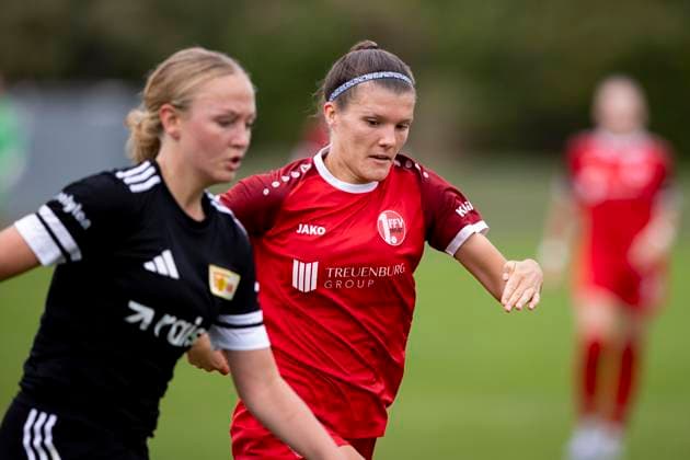 Regionalliga Nordost Frauen 1 FFV Erfurt vs 1 FC Union Berlin II 21 09 2025 Elisabeth Steiner 11 1 FC Union Berlin II vs Tessa Berger 16 1 FFV Erfurt Regionalliga Nordost Frauen 1 FFV Erfurt vs 1 FC Union Berlin II Sportforum Johannesplatz Erfurt 21 09 2025 Copyright: xBEAUTIFULxSPORTS Duehringx