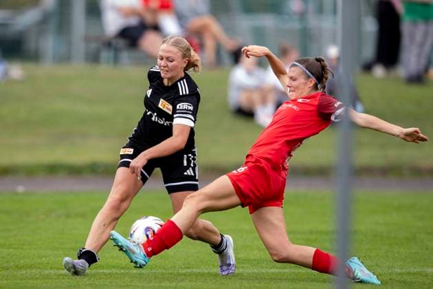 Regionalliga Nordost Frauen 1 FFV Erfurt vs 1 FC Union Berlin II 21 09 2025 Elisabeth Steiner 11 1 FC Union Berlin II vs Tessa Berger 16 1 FFV Erfurt Regionalliga Nordost Frauen 1 FFV Erfurt vs 1 FC Union Berlin II Sportforum Johannesplatz Erfurt 21 09 2025 Copyright: xBEAUTIFULxSPORTS Duehringx