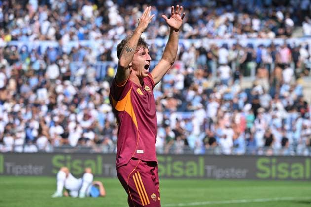CALCIO - Serie A - SS Lazio vs AS Roma Tommaso Baldanzi of AS Roma celebrating the victory at the end of the match during the serie A Enilive match between SS Lazio v Roma at olimpico stadium in Rome September 21st, 2025 Mattia Vian Rome Italy  Copyright: xIPAxSport ABACAx