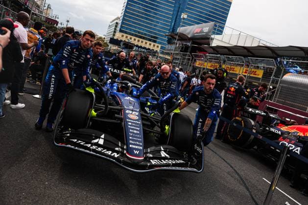 55 Carlos Sainz ESP, Atlassian Williams Racing , F1 Grand Prix of Azerbaijan at Baku City Circuit on September 21, 2025 in Baku, Azerbaijan Photo by HOCH ZWEI Baku Azerbaijan