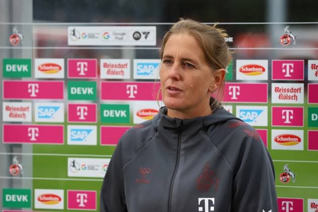 21 09 2025, xsscx, Women Football, 1 FC Koeln VfL Wolfsburg, 1 Fußball Bundesliga, 3 Spieltag, Franz Kremer Stadion, Saison 2025 2026 Britta Carlson Head Coach 1 FC Koeln DFB regulations prohibit any use of photographs as image sequences and or quasi video Nordrhein Westfalen Germany Nordrhein Westfalen Germany