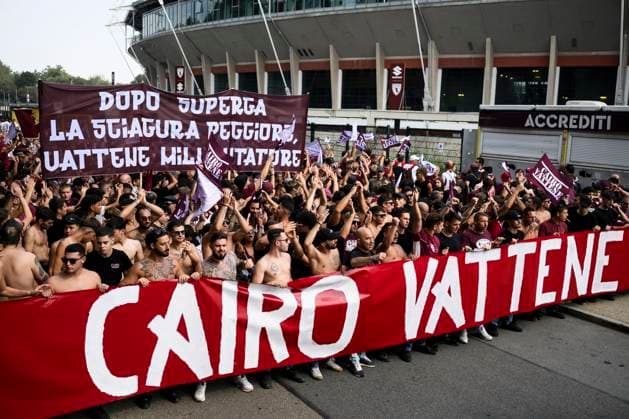 Torino FC v Atalanta BC - Serie A Fans of Torino FC protest outside the stadium against Urbano Cairo, chairman of Torino FC, prior to the Serie A football match between Torino FC and Atalanta BC. Turin Italy Copyright: xNicolòxCampox