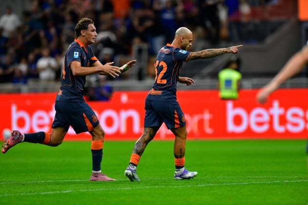 Federico Dimarco celebrates the goal during Inter - FC Internazionale vs US Sassuolo, Italian soccer Serie A match in Milan, Italy, September 21 2025  Copyright: xTommasoxFimiano IPAxSportx xipa-agency.netx xx IPA_65458877 IPA_Agency_IPA65458877