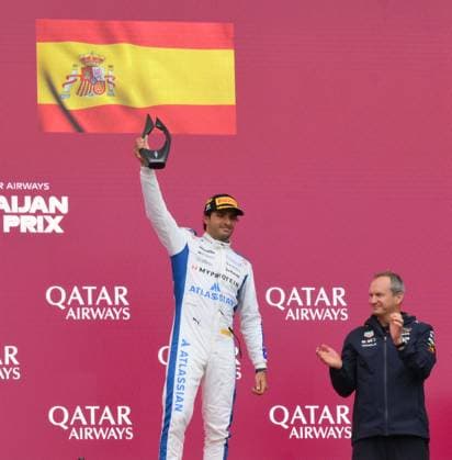 (250922) -- BAKU, Sept. 22, 2025 -- Third-placed Williams Spanish driver Carlos Sainz (L) celebrates during the awarding ceremony after the race of the 2025 Formula One Azerbaijan Grand Prix in Baku, Azerbaijan, Sept. 21, 2025. (Photo by Xinhua) (SP)AZERBAIJAN-BAKU-F1-AZERBAIJAN GRAND PRIX-RACE TofikxBabayev 