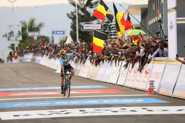 (250922) -- KIGALI, Sept. 22, 2025 -- Remco Evenepoel of Belgium crosses the finish line during the Men s Elite Individual Time Trial of the 2025 UCI Road World Championships in Kigali, Rwanda, on Sept. 21, 2025. (Photo by Xinhua) (SP)RWANDA-KIGALI-CYCLING-UCI-ROAD WORLD CHAMPIONSHIPS-MEN S ELITE CyrilxNdegeya 