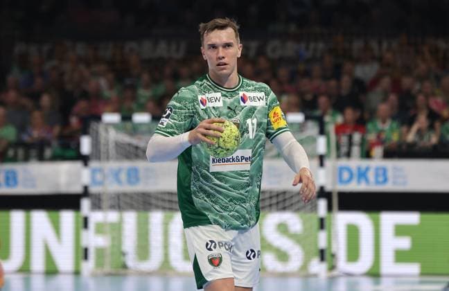 Lasse Andersson on the ball Action upper body Sport Handball HBL Bundesliga Men 5 Matchday Season 2025 2026 21 09 2025 Füchse Berlin vs MT Melsungen