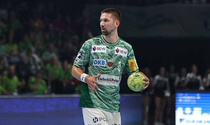 Fabian Wiede on the ball Action upper body Sport Handball HBL Bundesliga Men 5 Matchday Season 2025 2026 21 09 2025 Füchse Berlin vs MT Melsungen