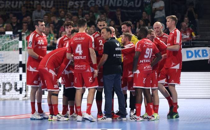 Coach Roberto Garcia Parrondo talks to the team Sport Handball HBL Bundesliga Herren 5 Spieltag Saison 2025 2026 21 09 2025 Füchse Berlin vs MT Melsungen