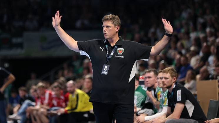 Coach Nicolej Krickau gesticulating Upper body action Sport Handball HBL Bundesliga Men 5 Matchday Season 2025 2026 21 09 2025 Füchse Berlin vs MT Melsungen