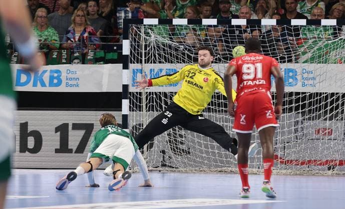 Tobias Schjoelberg Groendahl throws seven-meter penalty against goalkeeper Kristof Palasics duel Game scene Action Sport Handball HBL Bundesliga Men 5 Matchday Season 2025 2026 21 09 2025 Füchse Berlin vs MT Melsungen