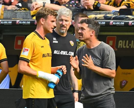 Christoph Daferner with coach Thomas Stamm right, both Dresden , 21 09 2025, Football, GER, Season 2025 2026, 2 Bundesliga, Zweite Liga, 6 Matchday, Rudolf Harbig Stadion Dresden, SG Dynamo Dresden Hannover 96, DFB AND DFL REGULATIONS PROHIBIT ANY USE OF PHOTOGRAPHS as IMAGE SEQUENCES and or QUASI VIDEO,