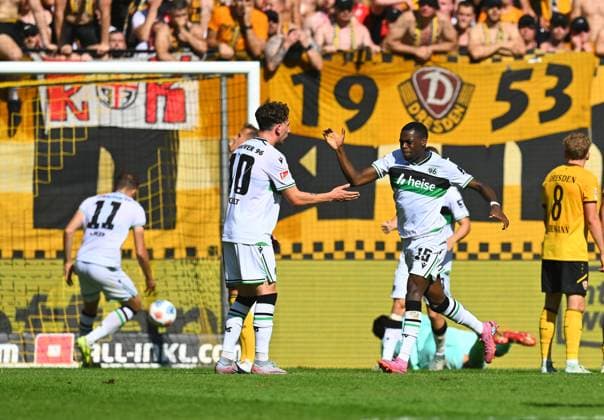 Goal to 2 2, Noel Aseko Nkili 15, Hannover scores against goalkeeper Tim Schreiber Dresden , 21 09 2025, Soccer, GER, Season 2025 2026, 2 Bundesliga, Zweite Liga, Matchday 6, Rudolf Harbig Stadion Dresden, SG Dynamo Dresden Hannover 96, DFB AND DFL REGULATIONS PROHIBIT ANY USE OF PHOTOGRAPHS as IMAGE SEQUENCES and or QUASI VIDEO,