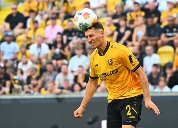 Konrad Faber Dresden , 21 09 2025, Fußball, GER, Saison 2025 2026, 2 Bundesliga, Zweite Liga, 6 Spieltag, Rudolf Harbig Stadion Dresden, SG Dynamo Dresden Hannover 96, DFB AND DFL REGULATIONS PROHIBIT ANY USE OF PHOTOGRAPHS as IMAGE SEQUENCES and or QUASI VIDEO,