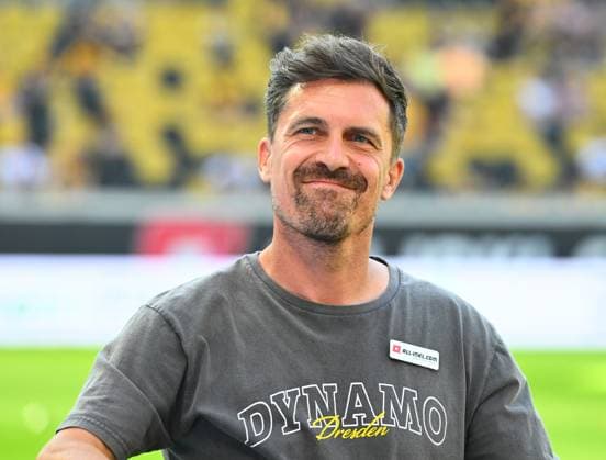 Coach Thomas Stamm Dresden , 21 09 2025, Soccer, GER, Season 2025 2026, 2 Bundesliga, Zweite Liga, 6 Matchday, Rudolf Harbig Stadion Dresden, SG Dynamo Dresden Hannover 96, DFB AND DFL REGULATIONS PROHIBIT ANY USE OF PHOTOGRAPHS as IMAGE SEQUENCES and or QUASI VIDEO,