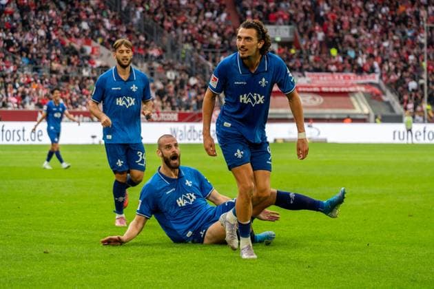 Celebration for the disallowed goal to 0 3 by Fraser Hornby SV Darmstadt 98, 09 , GER, Fortuna Duesseldorf vs SV Darmstadt 98, Football, 2 Bundesliga, Matchday 6, Season 2025 2026, 21 09 2025, DFL REGULATES PROHIBIT ANY USE OF PHOTOGRAPHS AS IMAGE SEQUENCES AND OR QUASI VIDEO, GER, Fortuna Duesseldorf vs SV Darmstadt 98, Football, 2 Bundesliga, Matchday 6, Season 2025 2026, 21 09 2025 Duesseldorf Copyright: xEibner-Pressefoto Jan-NiclasxGrox EP_JGG