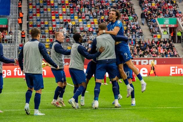 Cheering for the goal to 0 3 by Isac Lidberg SV Darmstadt 98, 07 , GER, Fortuna Duesseldorf vs SV Darmstadt 98, Football, 2 Bundesliga, Matchday 6, Season 2025 2026, 21 09 2025, DFL REGULATES PROHIBIT ANY USE OF PHOTOGRAPHS AS IMAGE SEQUENCES AND OR QUASI VIDEO, GER, Fortuna Duesseldorf vs SV Darmstadt 98, Football, 2 Bundesliga, Matchday 6, Season 2025 2026, 21 09 2025 Duesseldorf Copyright: xEibner-Pressefoto Jan-NiclasxGrox EP_JGG