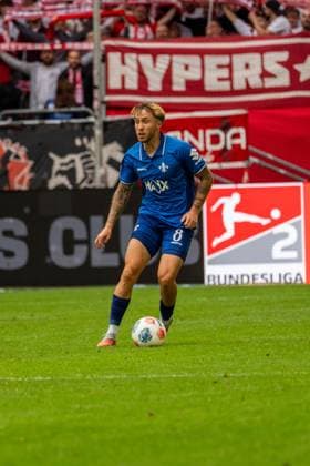 Crop, Portrait Luca Marseiler SV Darmstadt 98, 08 , GER, Fortuna Duesseldorf vs SV Darmstadt 98, Football, 2 Bundesliga, Matchday 6, Season 2025 2026, 21 09 2025, DFL REGULATIONS PROHIBIT ANY USE OF PHOTOGRAPHS AS IMAGE SEQUENCES AND OR QUASI VIDEO, GER, Fortuna Duesseldorf vs SV Darmstadt 98, Football, 2 Bundesliga, Matchday 6, Season 2025 2026, 21 09 2025 Duesseldorf Copyright: xEibner-Pressefoto Jan-NiclasxGrox EP_JGG
