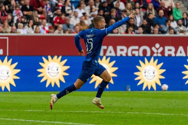 Celebration for the goal to 0 2 by Fabian Nuernberger SV Darmstadt 98, 15 , GER, Fortuna Duesseldorf vs SV Darmstadt 98, Football, 2 Bundesliga, Matchday 6, Season 2025 2026, 21 09 2025, DFL REGULATIONS PROHIBIT ANY USE OF PHOTOGRAPHS AS IMAGE SEQUENCES AND OR QUASI VIDEO, GER, Fortuna Duesseldorf vs SV Darmstadt 98, Football, 2 Bundesliga, Matchday 6, Season 2025 2026, 21 09 2025 Duesseldorf Copyright: xEibner-Pressefoto Jan-NiclasxGrox EP_JGG
