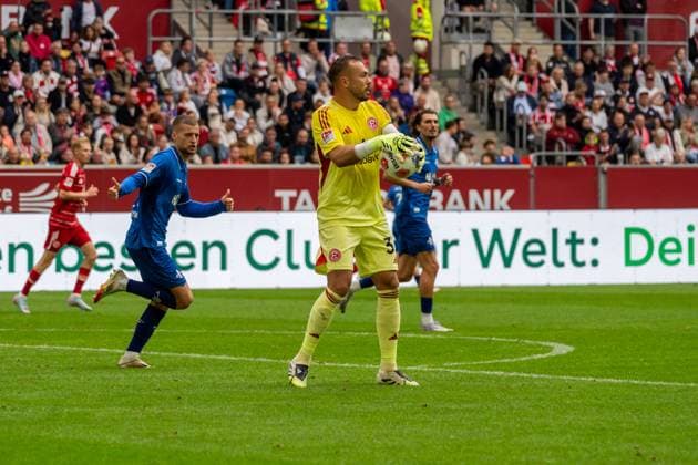 Match scene, Florian Kastenmeier Fortuna Duesseldorf, 33 throws off the ball, GER, Fortuna Duesseldorf vs SV Darmstadt 98, Football, 2 Bundesliga, Matchday 6, Season 2025 2026, 21 09 2025, DFL REGULATIONS PROHIBIT ANY USE OF PHOTOGRAPHS AS IMAGE SEQUENCES AND OR QUASI VIDEO, GER, Fortuna Duesseldorf vs SV Darmstadt 98, Football, 2 Bundesliga, Matchday 6, Season 2025 2026, 21 09 2025 Duesseldorf Copyright: xEibner-Pressefoto Jan-NiclasxGrox EP_JGG