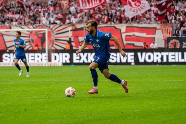 Crop, Dribbling Killian Corredor SV Darmstadt 98, 34 , GER, Fortuna Duesseldorf vs SV Darmstadt 98, Football, 2 Bundesliga, Matchday 6, Season 2025 2026, 21 09 2025, DFL REGULATIONS PROHIBIT ANY USE OF PHOTOGRAPHS AS IMAGE SEQUENCES AND OR QUASI VIDEO, GER, Fortuna Duesseldorf vs SV Darmstadt 98, Football, 2 Bundesliga, Matchday 6, Season 2025 2026, 21 09 2025 Duesseldorf Copyright: xEibner-Pressefoto Jan-NiclasxGrox EP_JGG