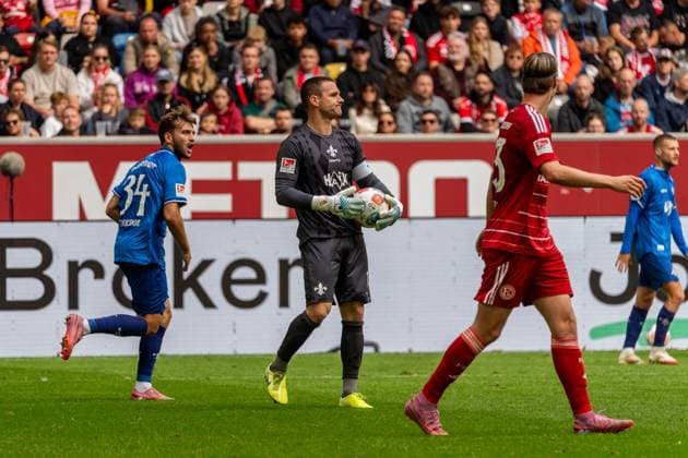 Marcel Schuhen SV Darmstadt 98, 01 haelt den Ball in den Haenden, GER, Fortuna Duesseldorf vs SV Darmstadt 98, Football, 2 Bundesliga, Matchday 6, Season 2025 2026, 21 09 2025, DFL REGULATIONS PROHIBIT ANY USE OF PHOTOGRAPHS AS IMAGE SEQUENCES AND OR QUASI VIDEO, GER, Fortuna Duesseldorf vs SV Darmstadt 98, Football, 2 Bundesliga, Matchday 6, Season 2025 2026, 21 09 2025 Duesseldorf Copyright: xEibner-Pressefoto Jan-NiclasxGrox EP_JGG