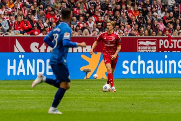Crop, Portrait, Dribbling Jesper Daland Fortuna Duesseldorf, 02 with ball, GER, Fortuna Duesseldorf vs SV Darmstadt 98, Football, 2 Bundesliga, Matchday 6, Season 2025 2026, 21 09 2025, DFL REGULATIONS PROHIBIT ANY USE OF PHOTOGRAPHS AS IMAGE SEQUENCES AND OR QUASI VIDEO, GER, Fortuna Duesseldorf vs SV Darmstadt 98, Football, 2 Bundesliga, Matchday 6, Season 2025 2026, 21 09 2025 Duesseldorf Copyright: xEibner-Pressefoto Jan-NiclasxGrox EP_JGG