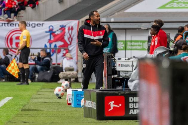Crop, Portrait, Emotion, Gesture, Gesture Daniel Thioune Fortuna Duesseldorf, Head Coach , GER, Fortuna Duesseldorf vs SV Darmstadt 98, Soccer, 2 Bundesliga, 6 Matchday, Season 2025 2026, 21 09 2025, DFL REGULATIONS PROHIBIT ANY USE OF PHOTOGRAPHS AS IMAGE SEQUENCES AND OR QUASI VIDEO, GER, Fortuna Duesseldorf vs SV Darmstadt 98, Football, 2 Bundesliga, Matchday 6, Season 2025 2026, 21 09 2025 Duesseldorf Copyright: xEibner-Pressefoto Jan-NiclasxGrox EP_JGG
