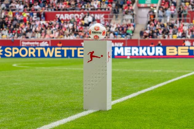 Match ball is on pedestal, GER, Fortuna Duesseldorf vs SV Darmstadt 98, Football, 2 Bundesliga, Matchday 6, Season 2025 2026, 21 09 2025, DFL REGULATES PROHIBIT ANY USE OF PHOTOGRAPHS AS IMAGE SEQUENCES AND OR QUASI VIDEO, GER, Fortuna Duesseldorf vs SV Darmstadt 98, Football, 2 Bundesliga, Matchday 6, Season 2025 2026, 21 09 2025 Duesseldorf Copyright: xEibner-Pressefoto Jan-NiclasxGrox EP_JGG