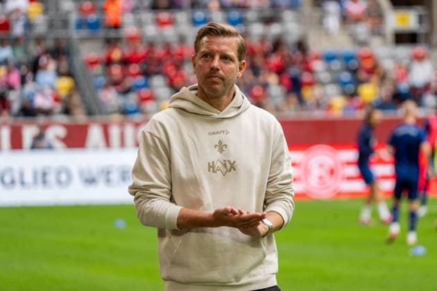 Cropped image, Portrait Florian Kohfeldt SV Darmstadt 98, Head coach on his way to an interview, GER, Fortuna Duesseldorf vs SV Darmstadt 98, Football, 2 Bundesliga, Matchday 6, Season 2025 2026, 21 09 2025, DFL REGULATES PROHIBIT ANY USE OF PHOTOGRAPHS AS IMAGE SEQUENCES AND OR QUASI VIDEO, GER, Fortuna Duesseldorf vs SV Darmstadt 98, Football, 2 Bundesliga, Matchday 6, Season 2025 2026, 21 09 2025 Duesseldorf Copyright: xEibner-Pressefoto Jan-NiclasxGrox EP_JGG