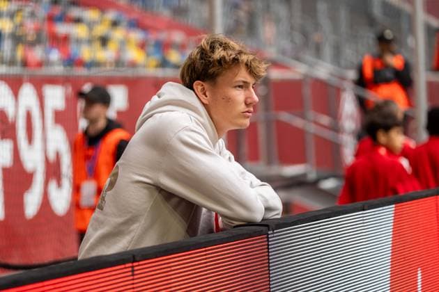 Crop, Portrait Benedikt Boerner SV Darmstadt 98, 24 watches the team of SV Darmstadt 98 warming up, GER, Fortuna Duesseldorf vs SV Darmstadt 98, Soccer, 2 Bundesliga, Matchday 6, Season 2025 2026, 21 09 2025, DFL REGULATES PROHIBIT ANY USE OF PHOTOGRAPHS AS IMAGE SEQUENCES AND OR QUASI VIDEO, GER, Fortuna Duesseldorf vs SV Darmstadt 98, Football, 2 Bundesliga, Matchday 6, Season 2025 2026, 21 09 2025 Duesseldorf Copyright: xEibner-Pressefoto Jan-NiclasxGrox EP_JGG