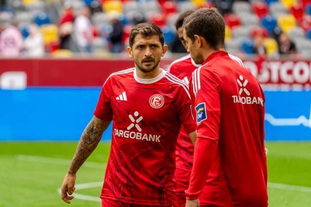 Matthias Zimmermann Fortuna Duesseldorf, 25 warming up in conversation with Tim Oberdorf Fortuna Duesseldorf, 15, r , GER, Fortuna Duesseldorf vs SV Darmstadt 98, Soccer, 2 Bundesliga, Matchday 6, Season 2025 2026, 21 09 2025, DFL REGULATES PROHIBIT ANY USE OF PHOTOGRAPHS AS IMAGE SEQUENCES AND OR QUASI VIDEO, GER, Fortuna Duesseldorf vs SV Darmstadt 98, Football, 2 Bundesliga, Matchday 6, Season 2025 2026, 21 09 2025 Duesseldorf Copyright: xEibner-Pressefoto Jan-NiclasxGrox EP_JGG