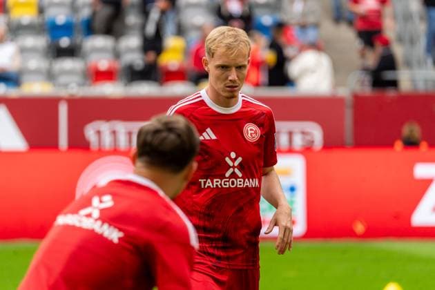 Tim Breithaupt Fortuna Duesseldorf, 06 beim Aufwaermen, GER, Fortuna Duesseldorf vs SV Darmstadt 98, Football, 2 Bundesliga, Matchday 6, Season 2025 2026, 21 09 2025, DFL REGULATES PROHIBIT ANY USE OF PHOTOGRAPHS AS IMAGE SEQUENCES AND OR QUASI VIDEO, GER, Fortuna Duesseldorf vs SV Darmstadt 98, Football, 2 Bundesliga, Matchday 6, Season 2025 2026, 21 09 2025 Duesseldorf Copyright: xEibner-Pressefoto Jan-NiclasxGrox EP_JGG