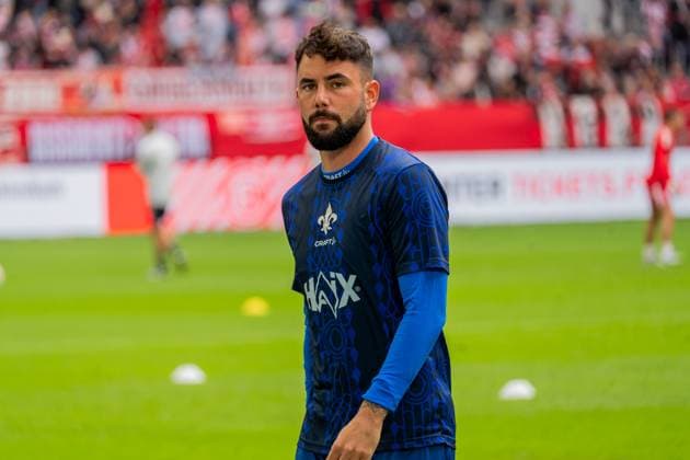 Crop, Portrait Marco Richter SV Darmstadt 98, 23 while warming up, GER, Fortuna Duesseldorf vs SV Darmstadt 98, Football, 2 Bundesliga, Matchday 6, Season 2025 2026, 21 09 2025, DFL REGULATIONS PROHIBIT ANY USE OF PHOTOGRAPHS AS IMAGE SEQUENCES AND OR QUASI VIDEO, GER, Fortuna Duesseldorf vs SV Darmstadt 98, Football, 2 Bundesliga, Matchday 6, Season 2025 2026, 21 09 2025 Duesseldorf Copyright: xEibner-Pressefoto Jan-NiclasxGrox EP_JGG