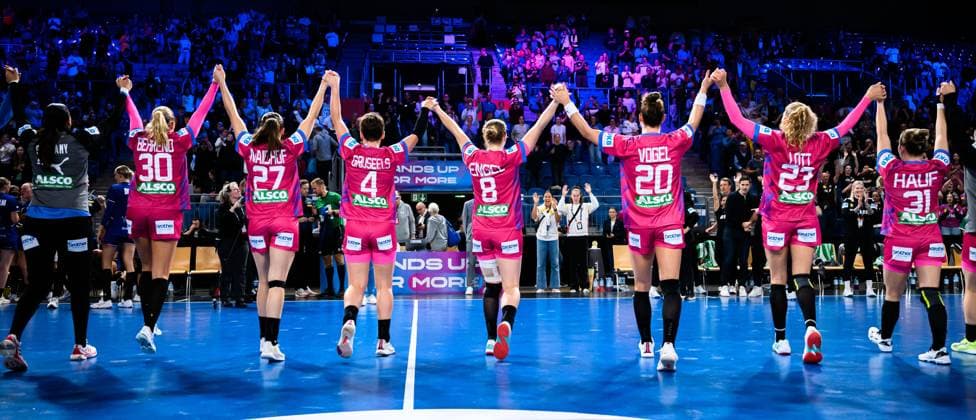 Krefeld Handball Women International Germany Netherlands from left Goalkeeper Nicole Roth Germany , Jenny Behrend Germany , Julia Maidhof Germany , Alina Grijseels Germany , Nina Engel Germany , Emily Vogel Germany , Annika Lott Germany , Alexia Hauf Germany Final Cheer Final Cheer Emotion Joy Krefeld Yayla Arena Nordrhein Westfalen Germany