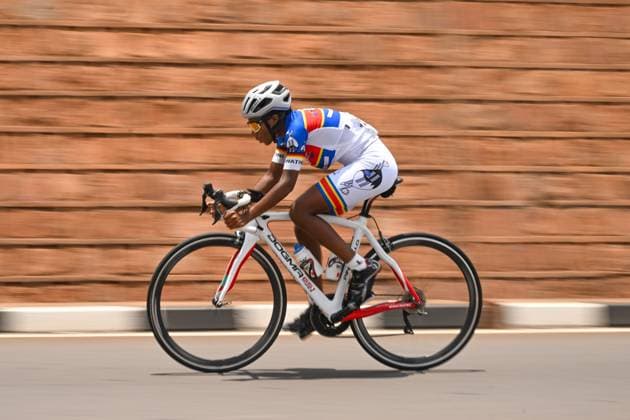 2025 UCI Road World Championships Picture by Chris Auld SWpix.com - 22 09 2025 - Cycling - 2025 UCI Road World Championships - BK Arena to Kigali Convention Centre, Kigali, Rwanda - Women Under-23 Individual Time Trial (ITT) - Mandisiwa Fakudze (Eswatini) Copyright: x xSWpix.comx(t axPhotographyxHubxLtd)xChrisxAuld SWpix.comx SWP-3030-5435