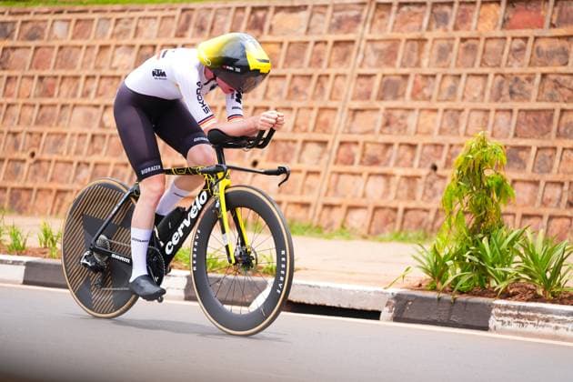 2025 UCI Road World Championships Picture by Zac Williams SWpix.com - 22 09 2025 - Cycling - 2025 UCI Road World Championships - BK Arena to Kigali Convention Centre, Kigali, Rwanda - Women Under-23 Individual Time Trial (ITT) - Linda Riedmann (Germany) Copyright: x xSWpix.comx(t axPhotographyxHubxLtd)xZacxWilliams SWpix.comx SWP-3030-5493
