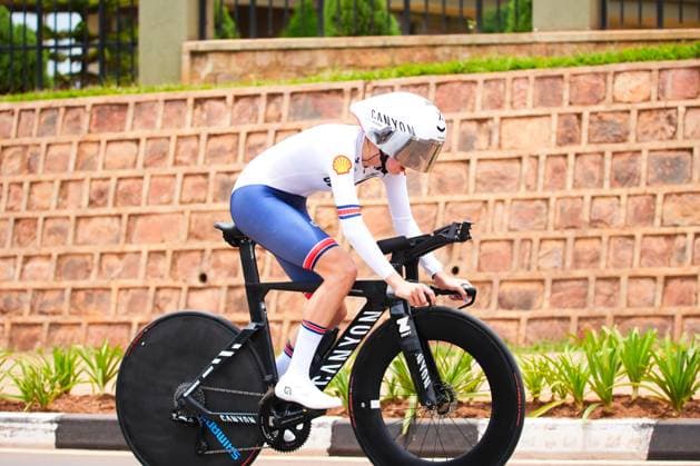 2025 UCI Road World Championships Picture by Zac Williams SWpix.com - 22 09 2025 - Cycling - 2025 UCI Road World Championships - BK Arena to Kigali Convention Centre, Kigali, Rwanda - Women Under-23 Individual Time Trial (ITT) - Millie Couzens (Great Britain) Copyright: x xSWpix.comx(t axPhotographyxHubxLtd)xZacxWilliams SWpix.comx SWP-3030-5508
