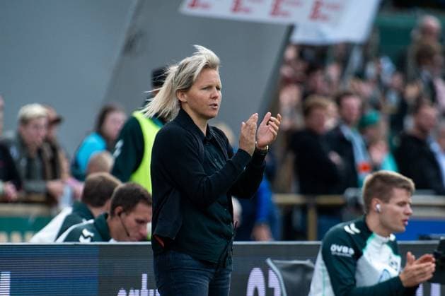 Friederike Fritzy Kromp Werder Bremen, Coach gestures, GER, SV Werder Bremen vs TSG 1899 Hoffenheim, Football Google Pixel Women Bundesliga, 3 Matchday, Season 2025 2026, 21 09 2025 DFB regulations prohibit any use of photographs as image sequences and or quasi video GER, SV Werder Bremen vs TSG 1899 Hoffenheim, Football Google Pixel Women Bundesliga, 3 Matchday, Season 2025 2026, 21 09 2025 Bremen Copyright: xEibner-Pressefoto Memmlerx EP_MMR