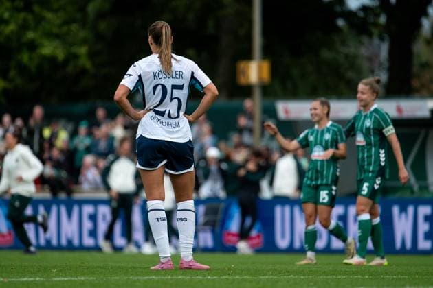 Melissa Koessler TSG Hoffenheim, 25 is disappointed about the defeat, behind her the Bremen players cheer, GER, SV Werder Bremen vs TSG 1899 Hoffenheim, Football Google Pixel Frauen Bundesliga, 3 Spieltag, Saison 2025 2026, 21 09 2025 DFB regulations prohibit any use of photographs as image sequences and or quasi video GER, SV Werder Bremen vs TSG 1899 Hoffenheim, Football Google Pixel Frauen Bundesliga, 3 Spieltag, Saison 2025 2026, 21 09 2025 Bremen Copyright: xEibner-Pressefoto Memmlerx EP_MMR