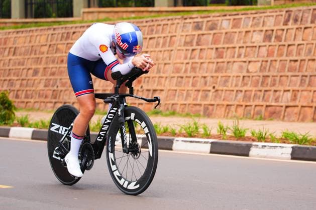 2025 UCI Road World Championships Picture by Zac Williams SWpix.com - 22 09 2025 - Cycling - 2025 UCI Road World Championships - BK Arena to Kigali Convention Centre, Kigali, Rwanda - Women Under-23 Individual Time Trial (ITT) - Zoe Backstedt (Great Britain) Copyright: x xSWpix.comx(t axPhotographyxHubxLtd)xZacxWilliams SWpix.comx SWP-3030-5563