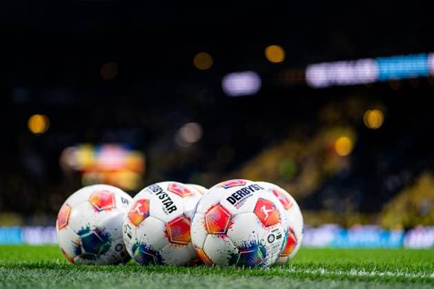 DORTMUND, GERMANY - SEPTEMBER 21: Derbystar Bundesliga matchballs are captured prior to the Bundesliga match between Borussia Dortmund and VfL Wolfsburg at Signal Iduna Park on September 21, 2025 in Dortmund, Germany. (Photo by Rene Nijhuis) SPO  Copyright: xRenexNijhuis