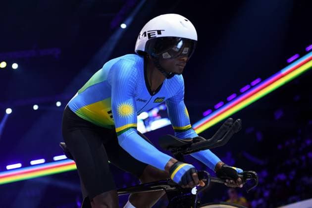 2025 UCI Road World Championships Picture by Simon Wilkinson SWpix.com - 22 09 2025 - Cycling - 2025 UCI Road World Championships - BK Arena to Kigali Convention Centre, Kigali, Rwanda - Men Under-23 Individual Time Trial (ITT) Podium - Etienne Tuyizere (Rwanda) Copyright: x xSWpix.comx(t axPhotographyxHubxLtd)xSimonxWilkinson SWpix.comx SWP-3030-5621